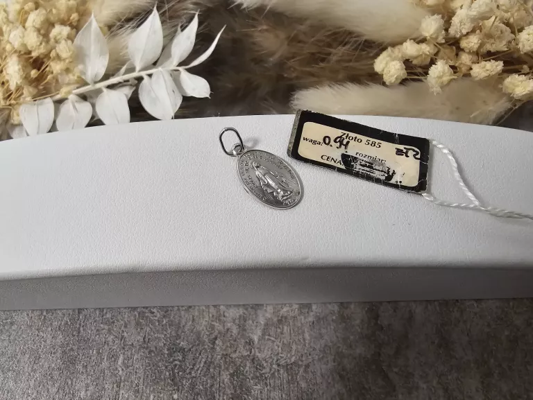 biale-zloto-medalik-585-094g-ean-gtin-99999999999999