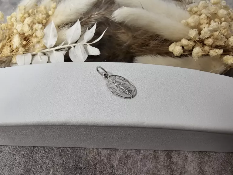 biale-zloto-medalik-585-094g-ean-gtin-99999999999999