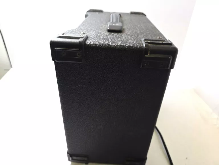 WZMACNIACZ GITAROWY 30W SOUNDKING AK30A