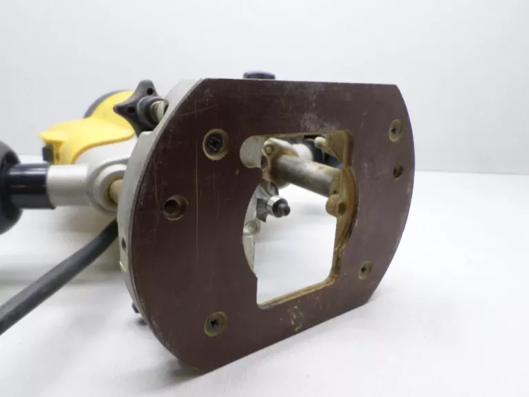 FREZARKA DEWALT DW 613