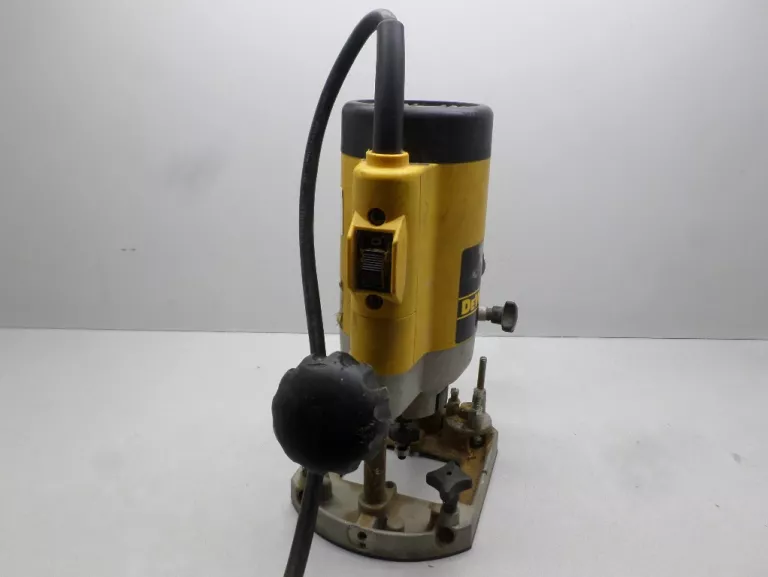 FREZARKA DEWALT DW 613