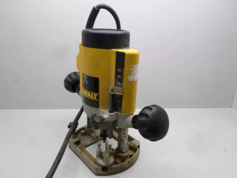 FREZARKA DEWALT DW 613