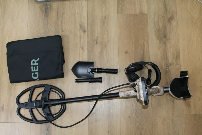 WYKRYWACZ METALI DETEKTOR METALU MINELAB X-TERRA VOYAGER TACTICAL