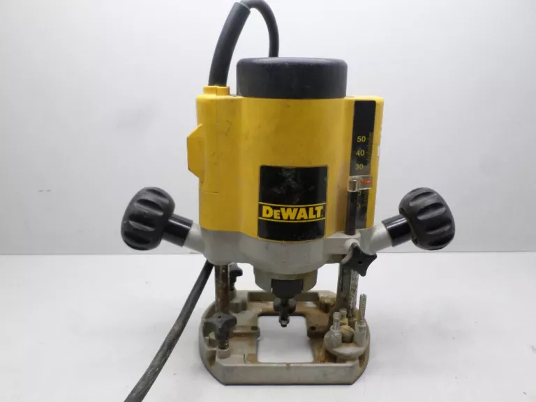 FREZARKA DEWALT DW 613