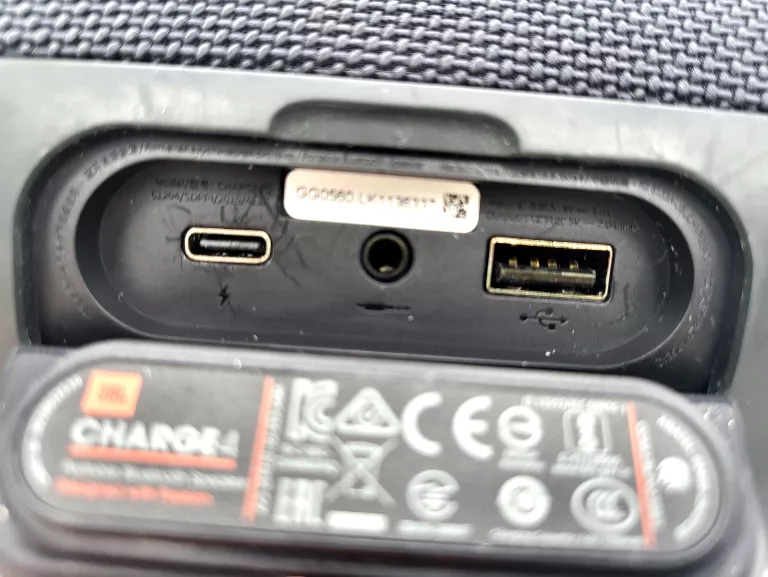 GŁOŚNIK PRZENOŚNY JBL CHARGE 4