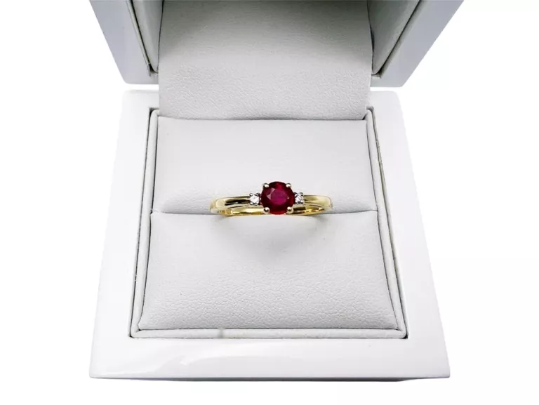 ZŁOTY PIERŚCIONEK Z RUBINEM W 1,99 G PR 585 ROZM. 19 + CERTYFIKAT