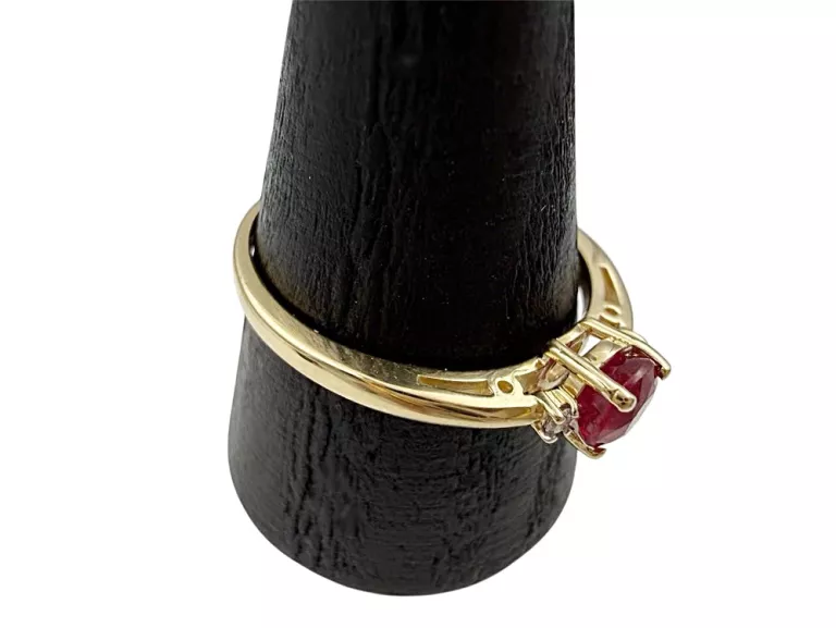 ZŁOTY PIERŚCIONEK Z RUBINEM W 1,99 G PR 585 ROZM. 19 + CERTYFIKAT