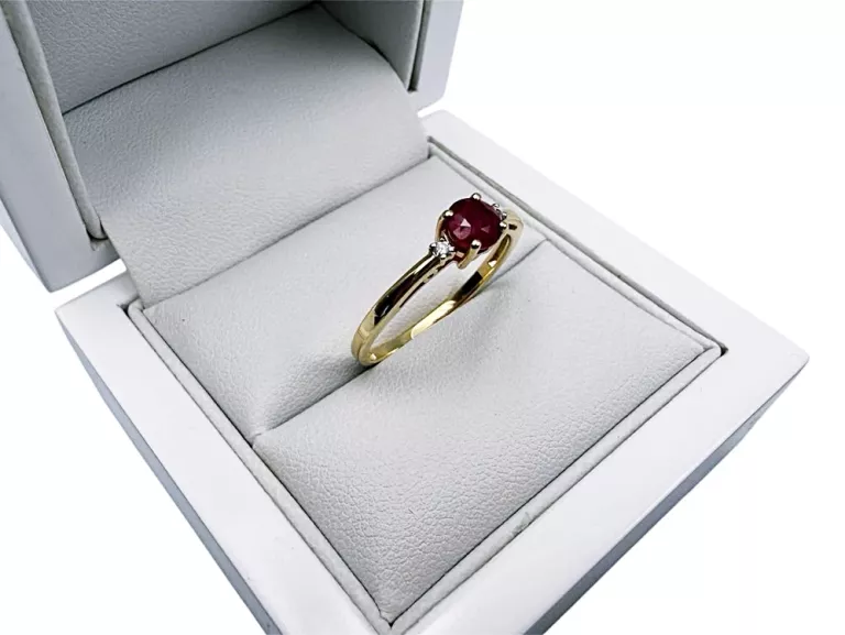ZŁOTY PIERŚCIONEK Z RUBINEM W 1,99 G PR 585 ROZM. 19 + CERTYFIKAT