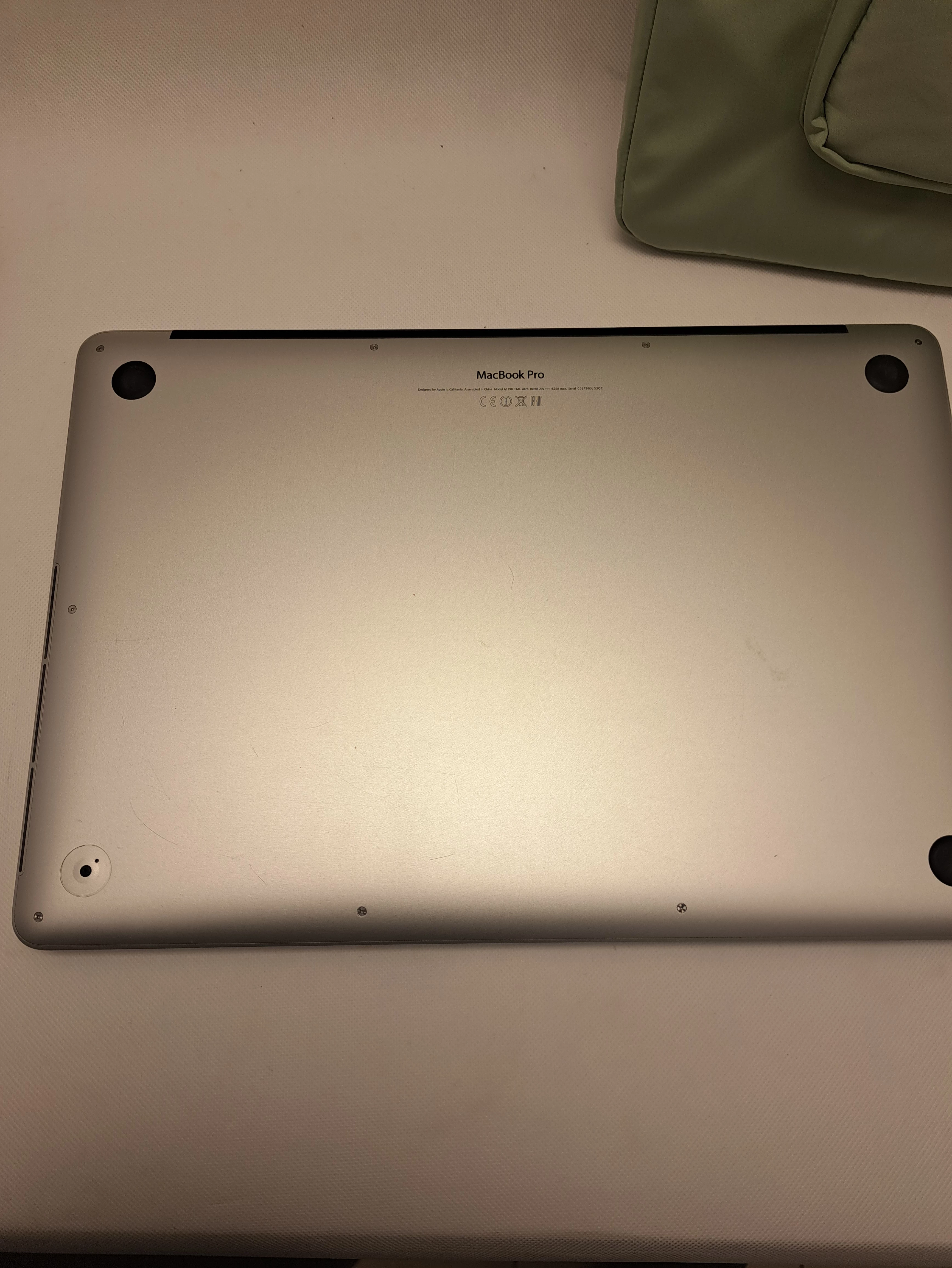 laptop-apple-macbook-pro-a1398-i7-16-gb-ean-gtin-0885909742639