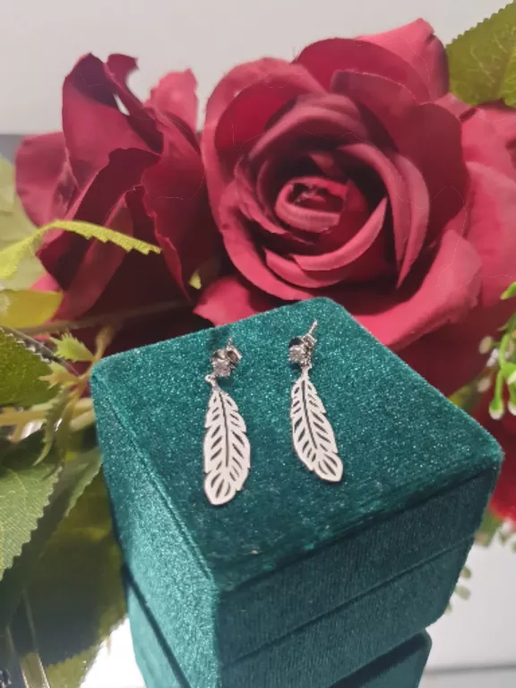 PIĘKNE SREBNE  KOLCZYKI LISTKI  2,15 G 925