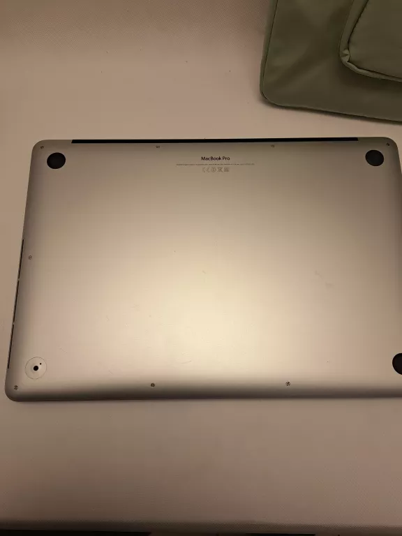 laptop-apple-macbook-pro-a1398-i7-16-gb-ean-gtin-0885909742639