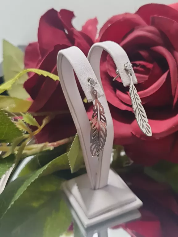 PIĘKNE SREBNE  KOLCZYKI LISTKI  2,15 G 925