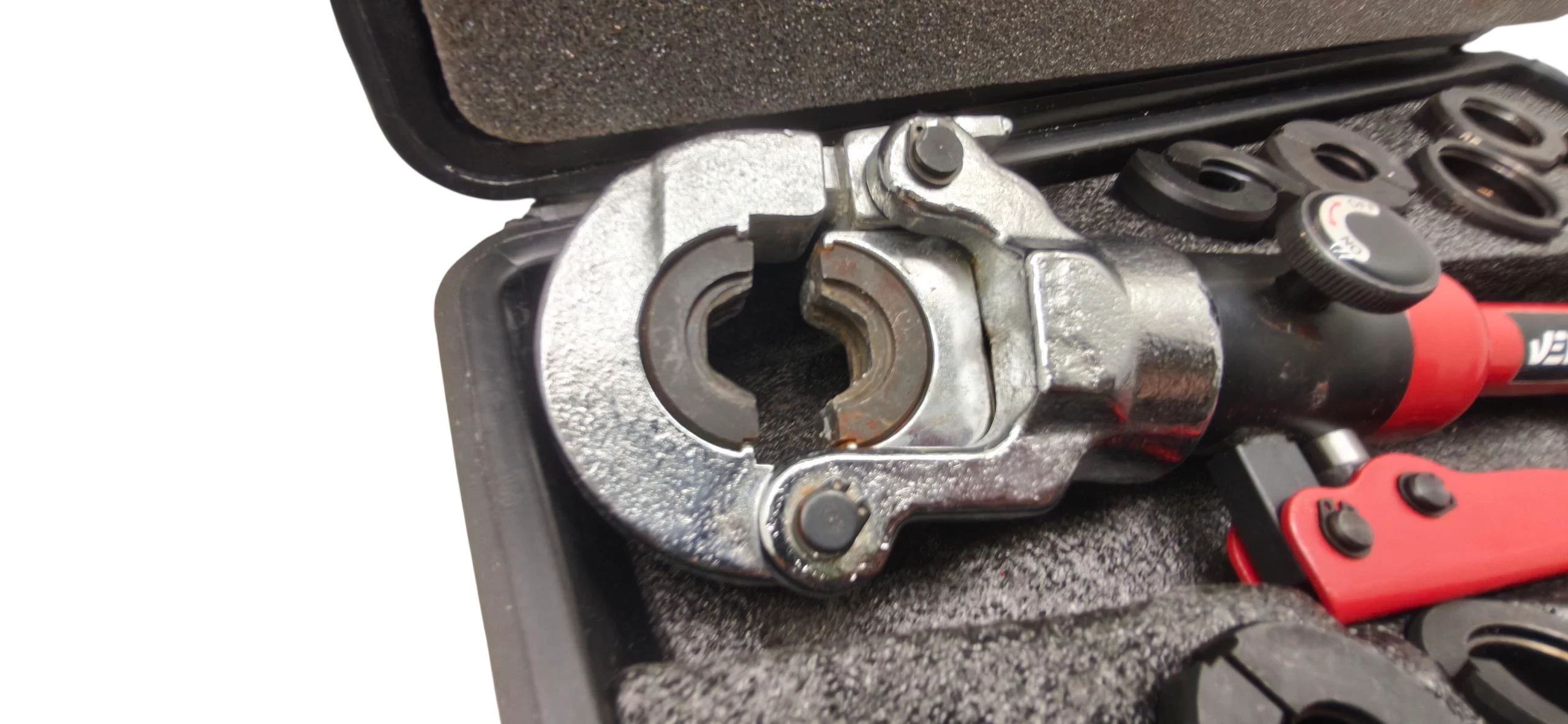 zaciskarka-do-rur-pex-praska-hydrauliczna-16-32mm-maksymalna-srednica-szczek-3200