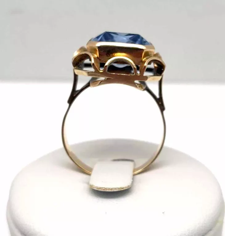 ZŁOTY PIERŚCIONEK Z BŁĘKNITNYM SZKIEŁKIEM 585 W: 7,07G R. 18