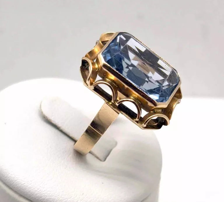 ZŁOTY PIERŚCIONEK Z BŁĘKNITNYM SZKIEŁKIEM 585 W: 7,07G R. 18