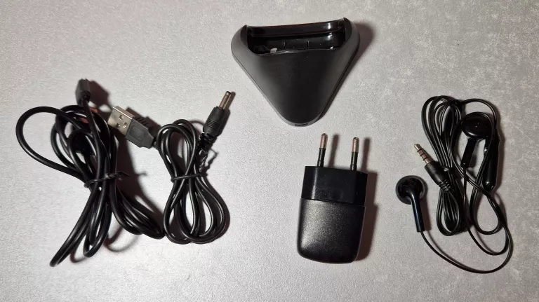 TELEFON MAXCOM MM831