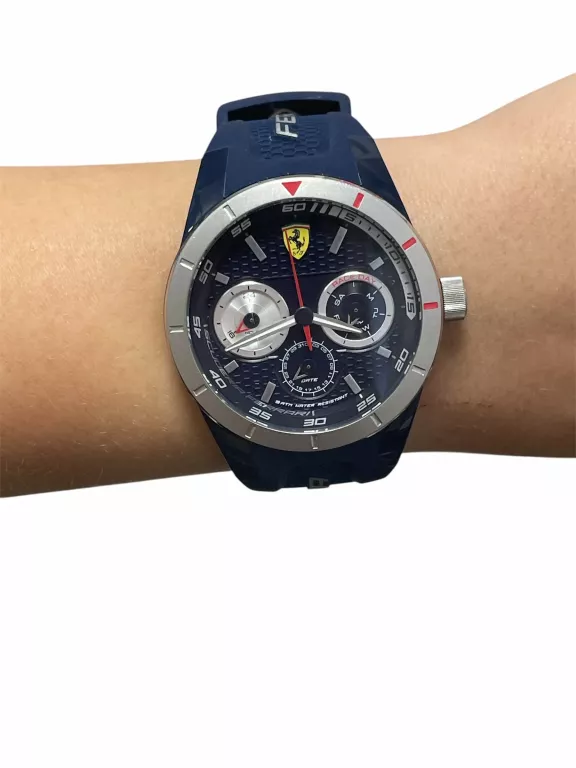 ZEGAREK MĘSKI SCUDERIA FERRARI RED REV T