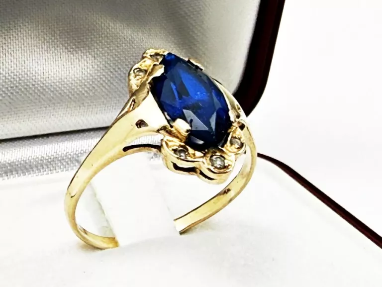 PIERŚCIONEK P585 NIEBIESKI KAMIEŃ I CYRKONIE, ROZMIAR: 19, WAGA: 2,61