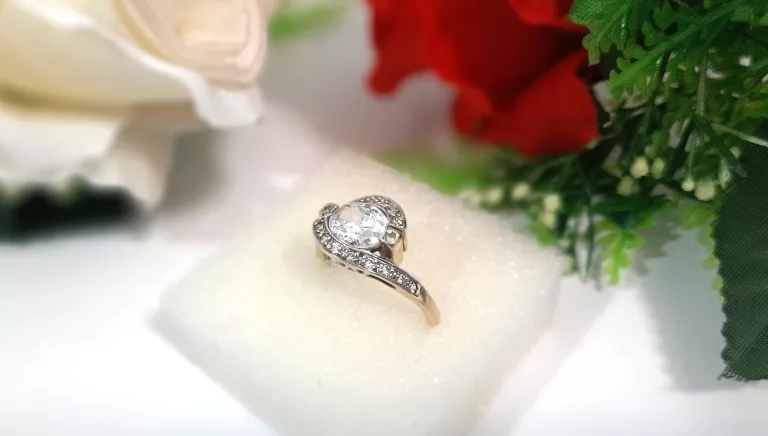 PIĘKNY ZŁOTY PIERŚCIONEK R..20 4,01G 585