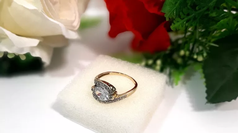 PIĘKNY ZŁOTY PIERŚCIONEK R..20 4,01G 585