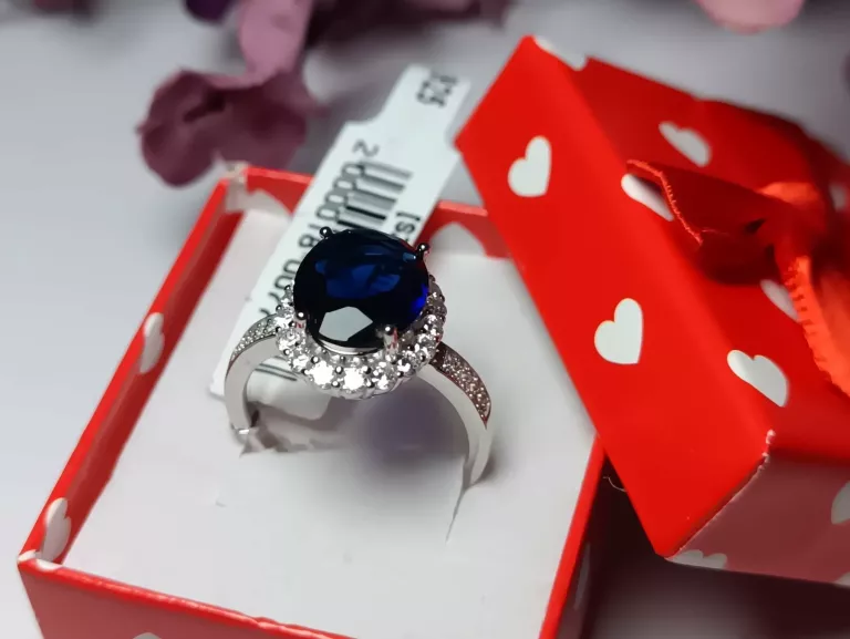 PIEKNY SREBRNY PIERŚCIONEK Z GRANATOWYM KAMIENIEM PR.925 R: 18