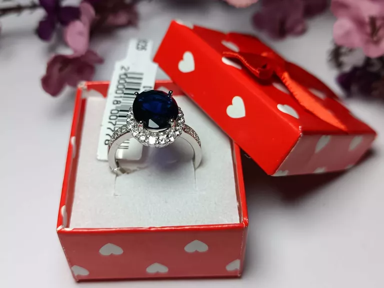 PIEKNY SREBRNY PIERŚCIONEK Z GRANATOWYM KAMIENIEM PR.925 R: 18