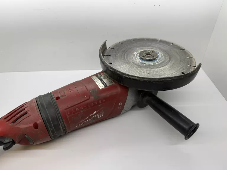 SZLIFIERKA AGV 21-230 GEX 2100W MILWAUKEE