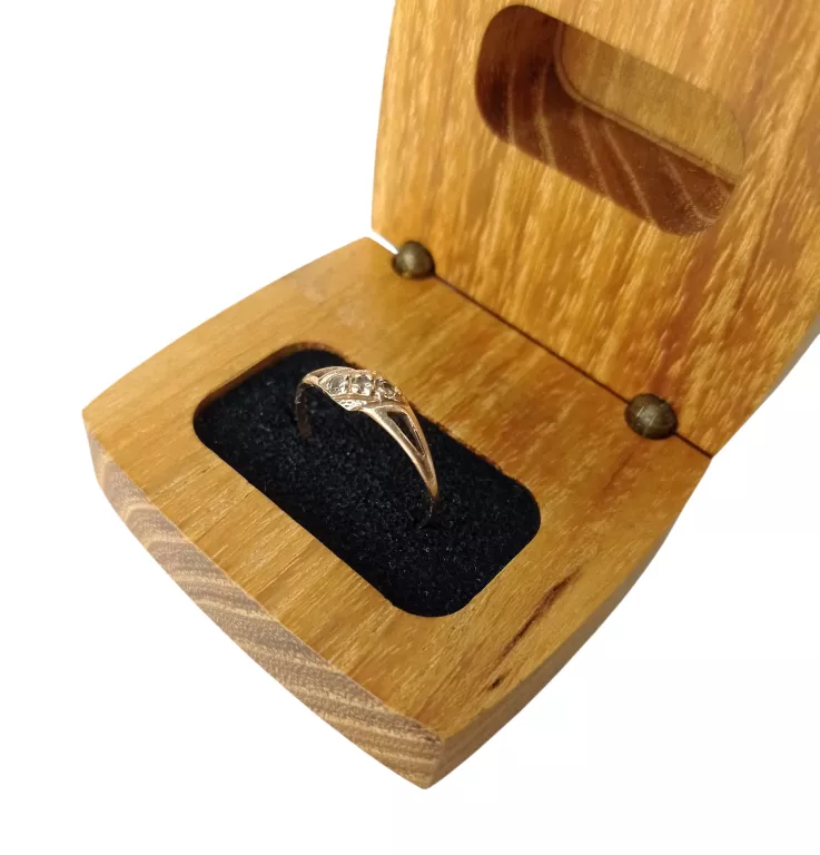 ŁADNY ZŁOTY PIERŚCIONEK Z CYRKONIAMI 0,87G 585