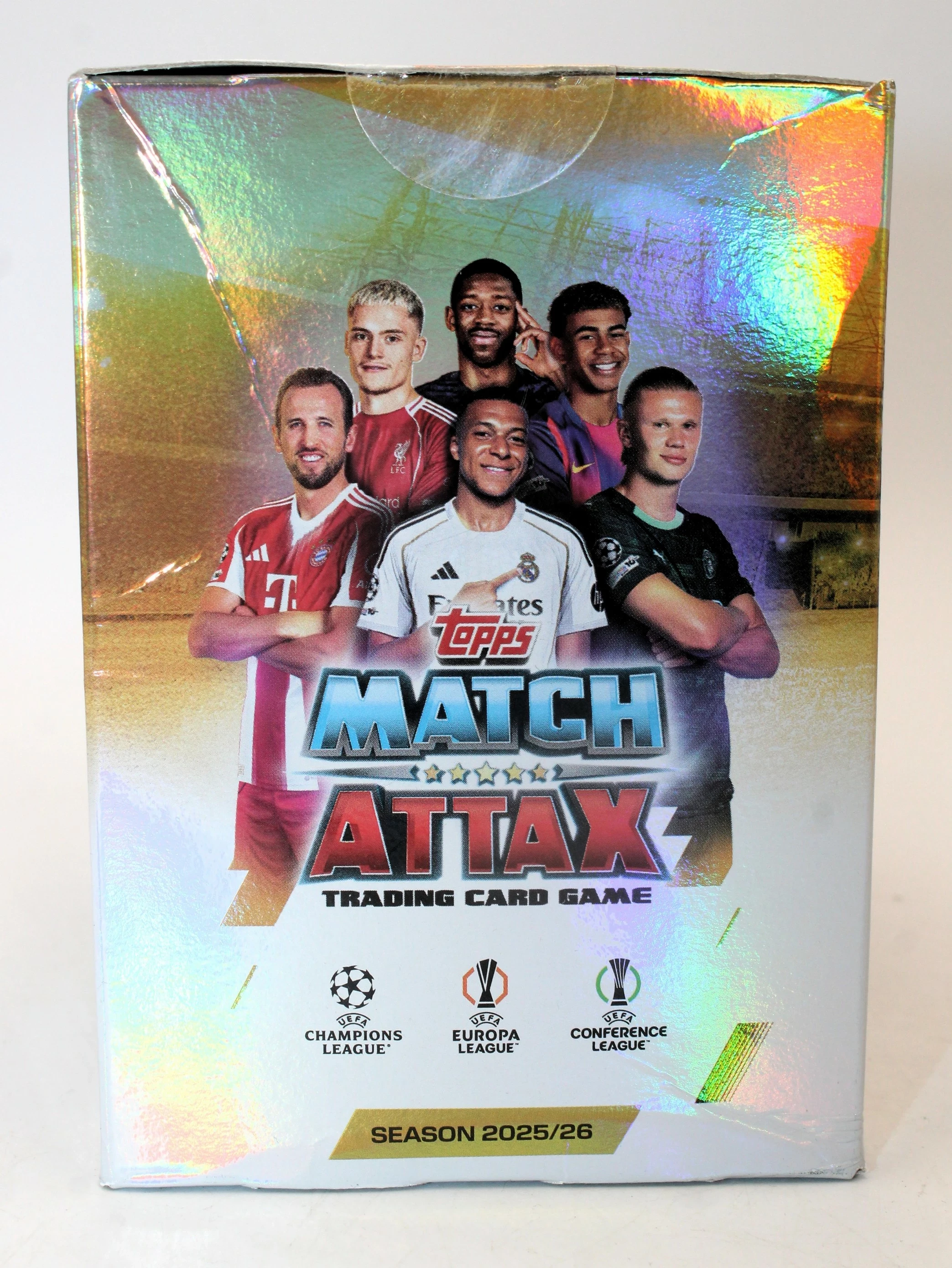 karty-topps-match-attax-202526-box-32-saszetki-po-12-kart-dlugosc-1200