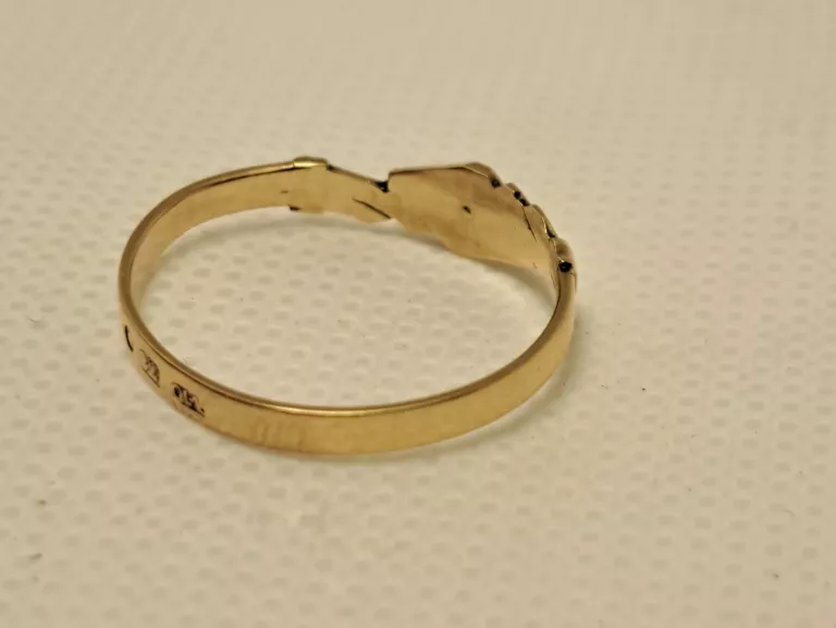 ZŁOTY  PIERŚCIONEK PRÓBY 585 1,55G R.17