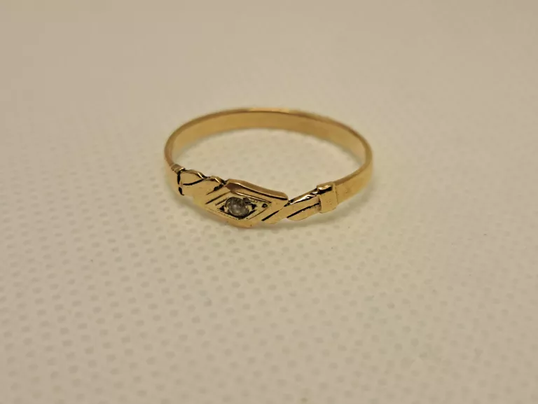 ZŁOTY  PIERŚCIONEK PRÓBY 585 1,55G R.17