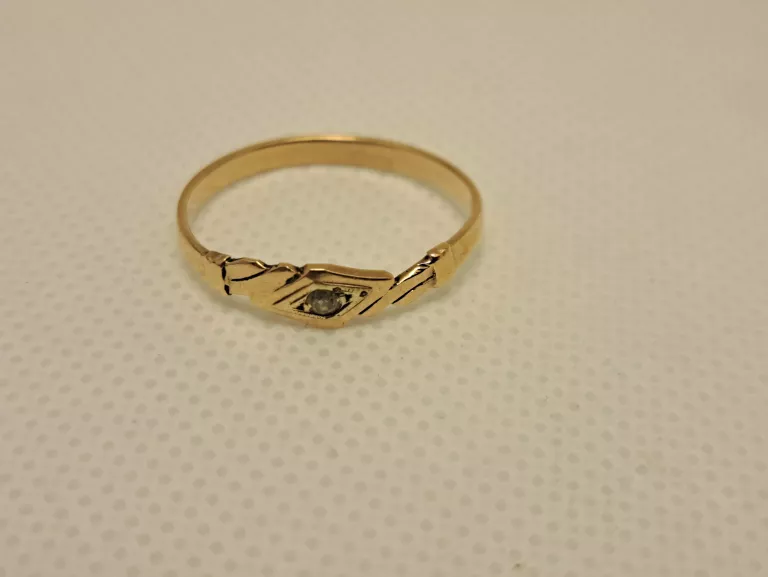 ZŁOTY  PIERŚCIONEK PRÓBY 585 1,55G R.17