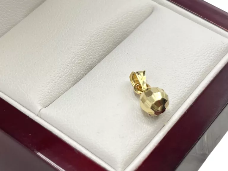 DELIKATNA ZŁOTA ZAWIESZKA DYSKOKULA WG: 0,42G, P: 585