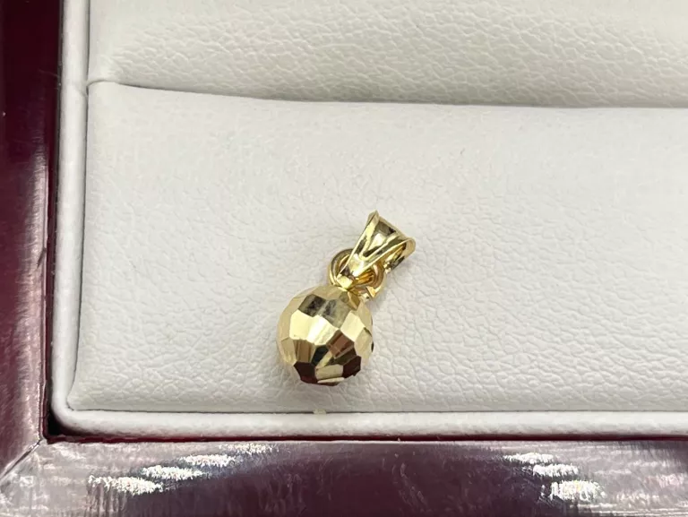 DELIKATNA ZŁOTA ZAWIESZKA DYSKOKULA WG: 0,42G, P: 585