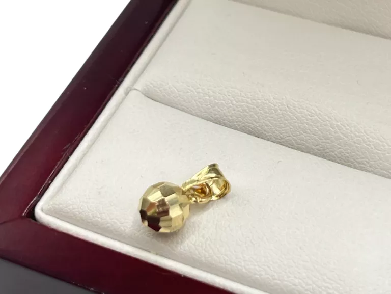 DELIKATNA ZŁOTA ZAWIESZKA DYSKOKULA WG: 0,42G, P: 585