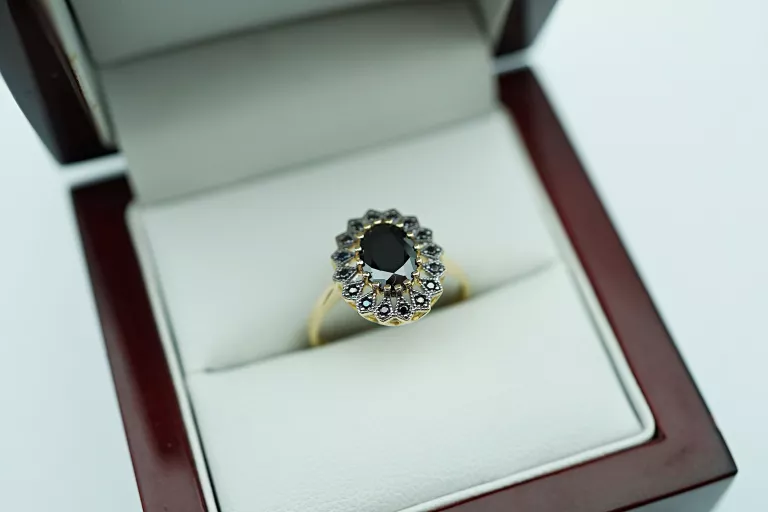 ZŁOTY PIERŚCIONEK Z CZARNYMI KAMIENIAMI [585] 2,36G R14
