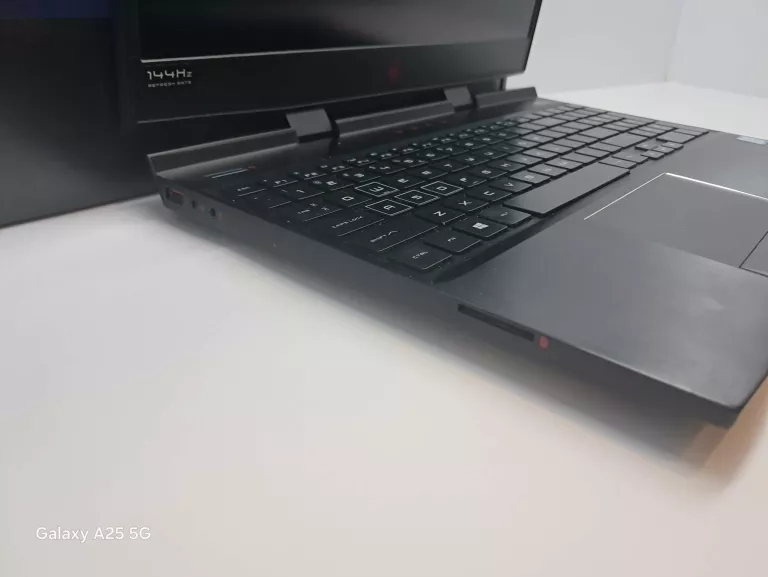 laptop-hp-omen-15-1065-nzw-256-ssd-15-tb-pud-przekatna-ekranu-1560