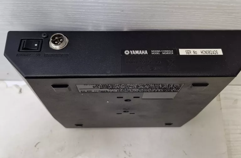 YAMAHA MG 82 CX MIKSER Z EFEKTEM + OKABLOWANIE