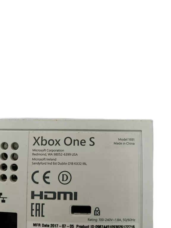 KONSOLA  XBOX ONE S 1681 500 GB 1 PAD KOMPLET