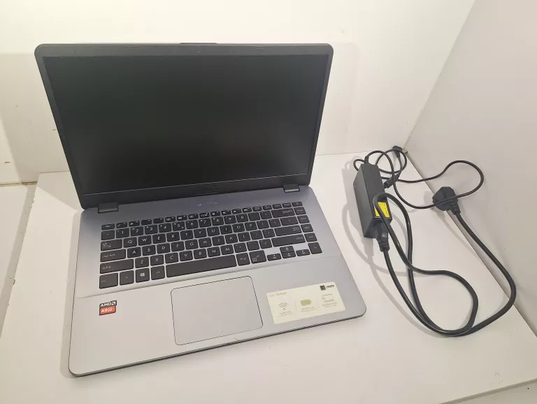 LAPTOP ASUS VIVOBOOK 8265NGW A9-9420 RADEON 500MB R5/224GB / 8GB RAM WIN11