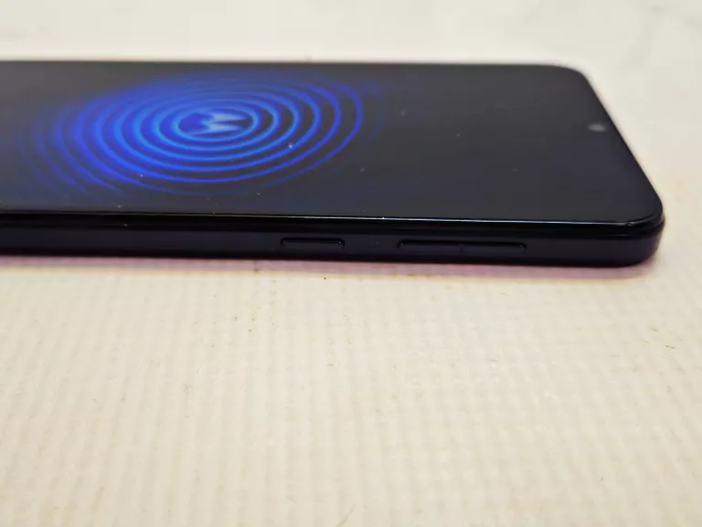 TELEFON MOTOROLA MOTO E13 64/2 D/S KOMPLET