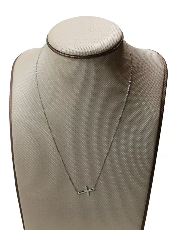 SREBRNA CELEBRYTKA Z KRZYŻYKIEM 1,44G 925