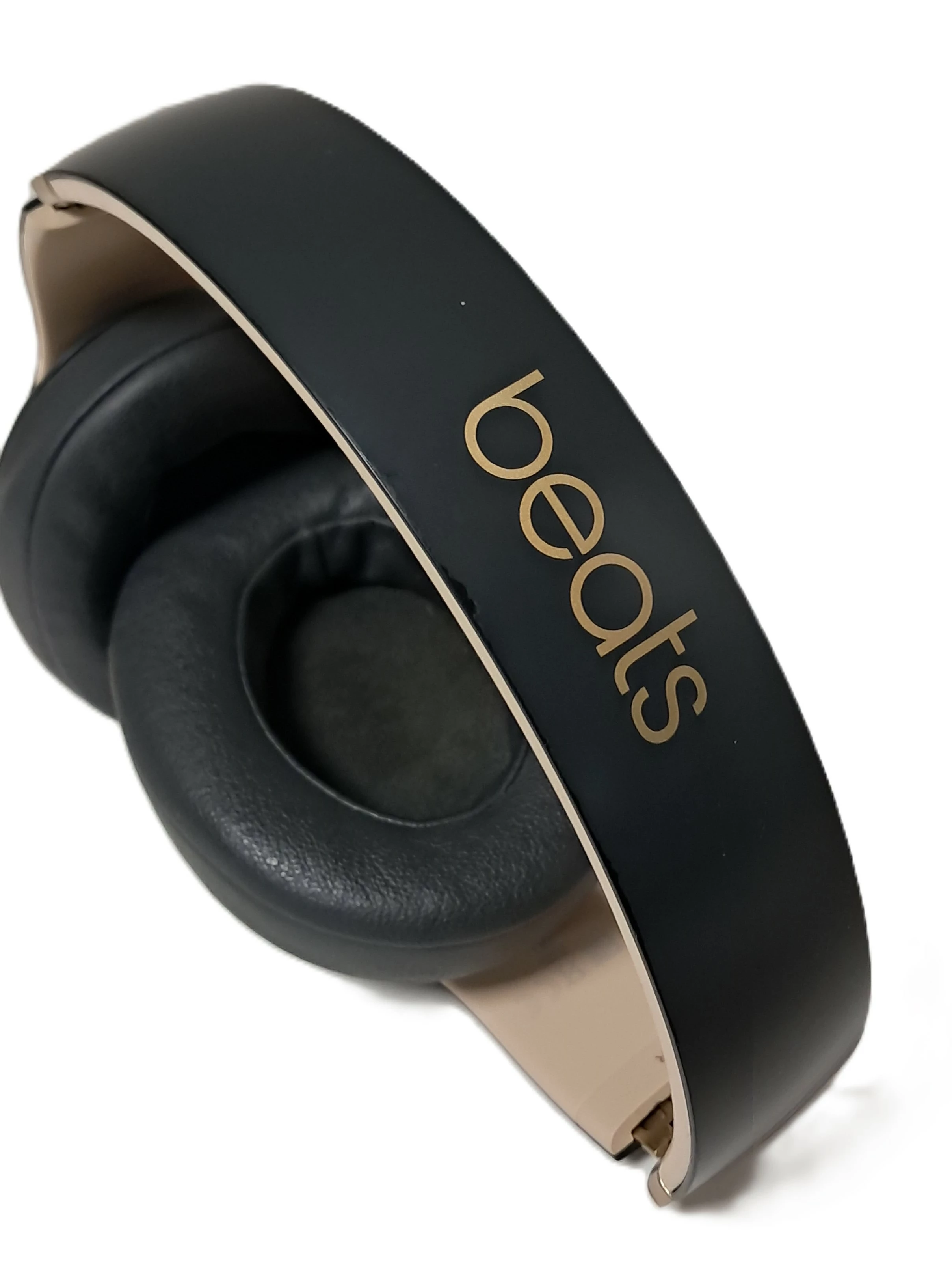 sluchawki-bezprzewodowe-nauszne-beats-studio3-wireless-by-dr-dre-stan-11323-2