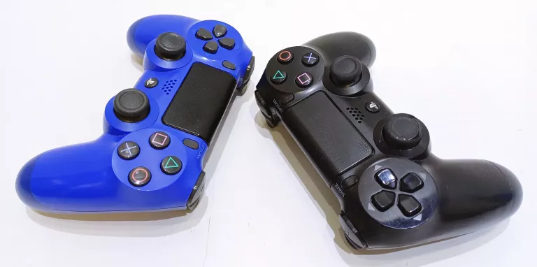 DWA PADY DO PS4 DUALSHOCK - NIEBIESKI I CZARNY PAD