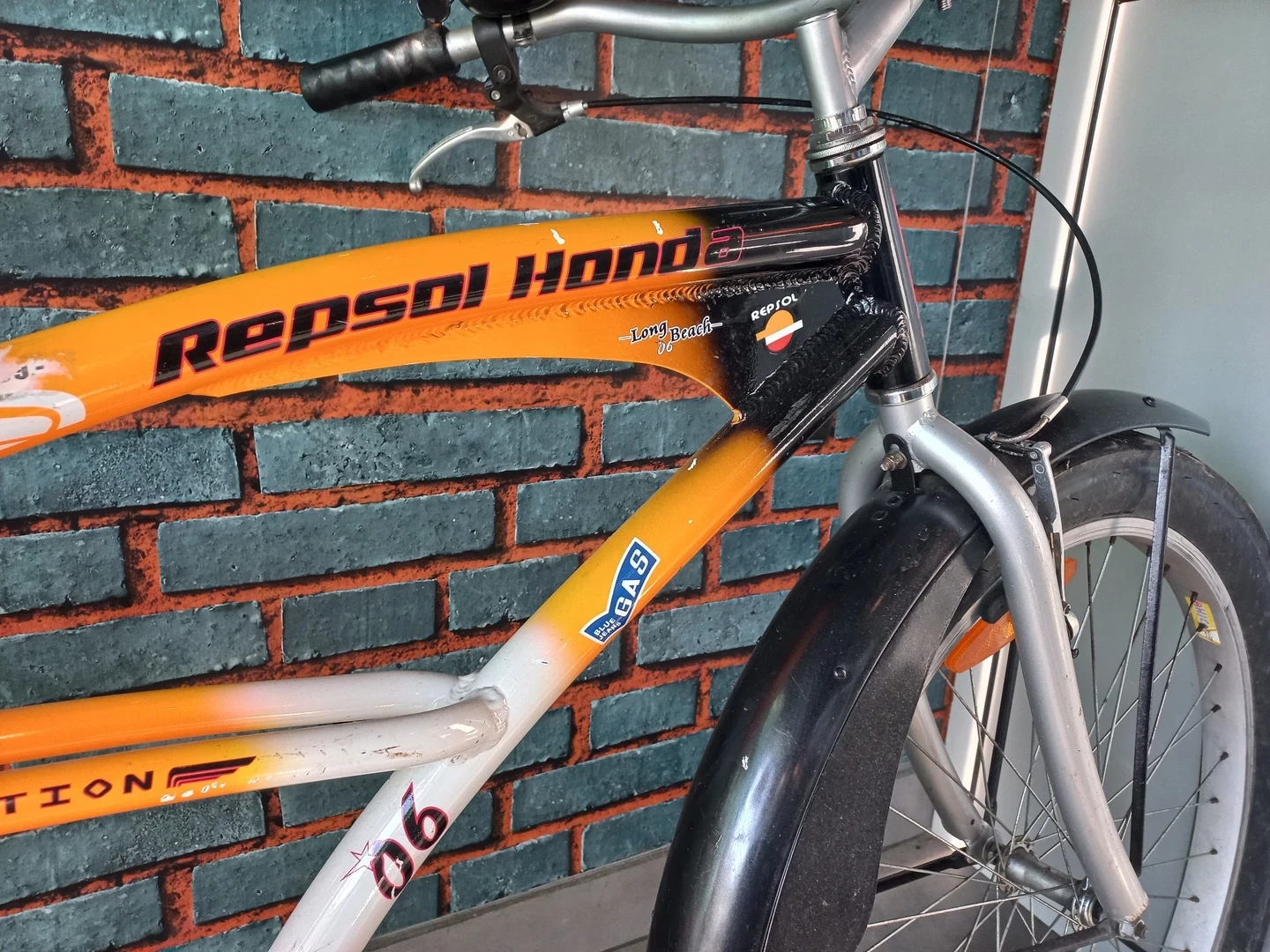 rower-limitowany-repsol-honda-long-beach-06-plec-130411-1030181