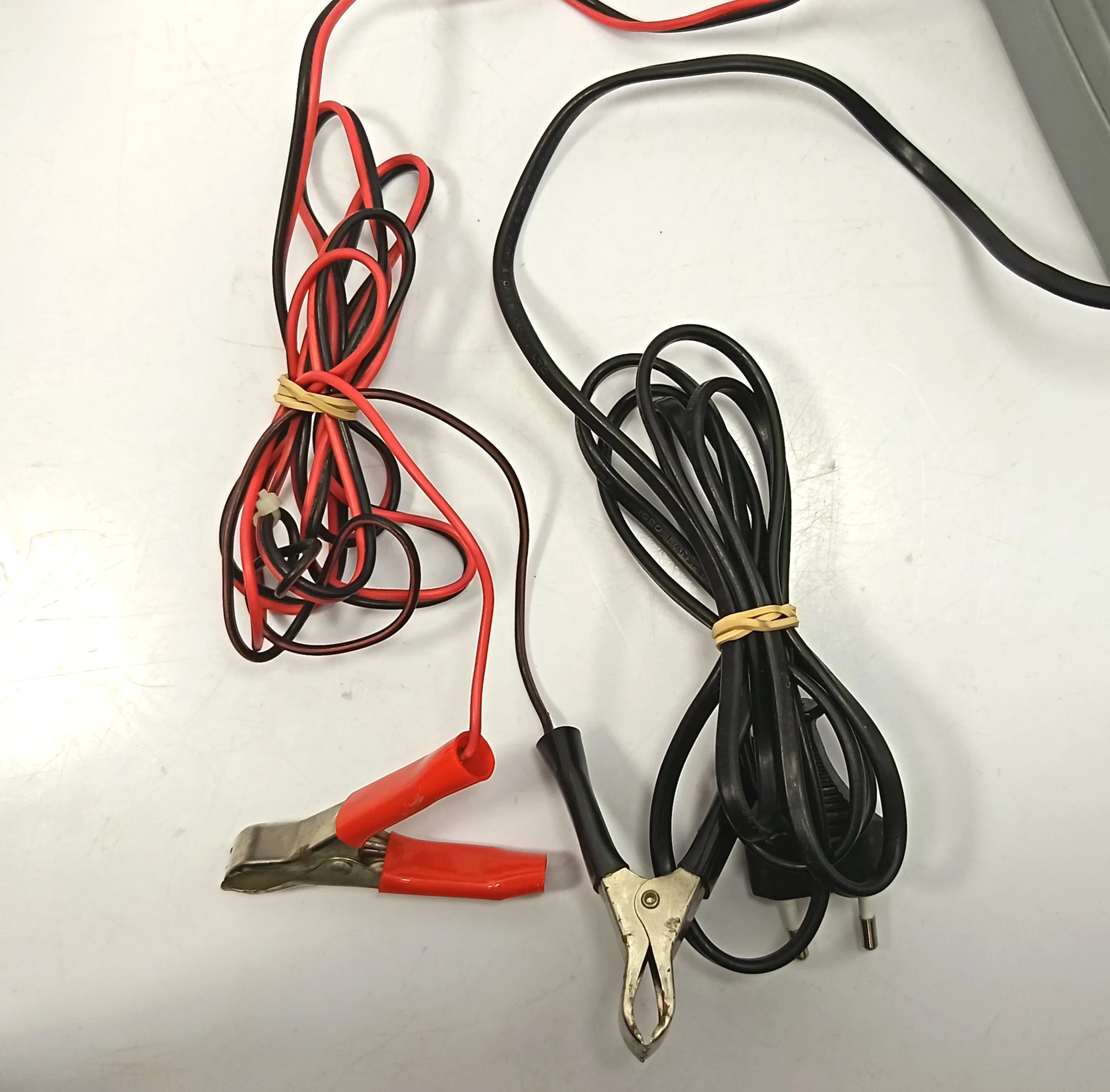 prostownik-tesco-6a12v-product-id-b8da8c9b-7b72-44fa-bdc9-4600138a51ce