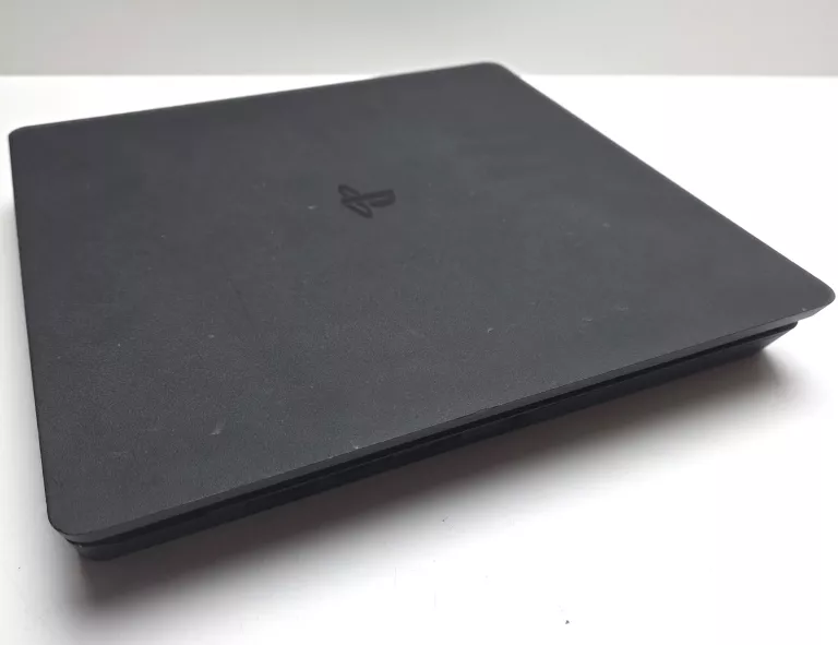KONSOLA PS4 500 GB + GRY