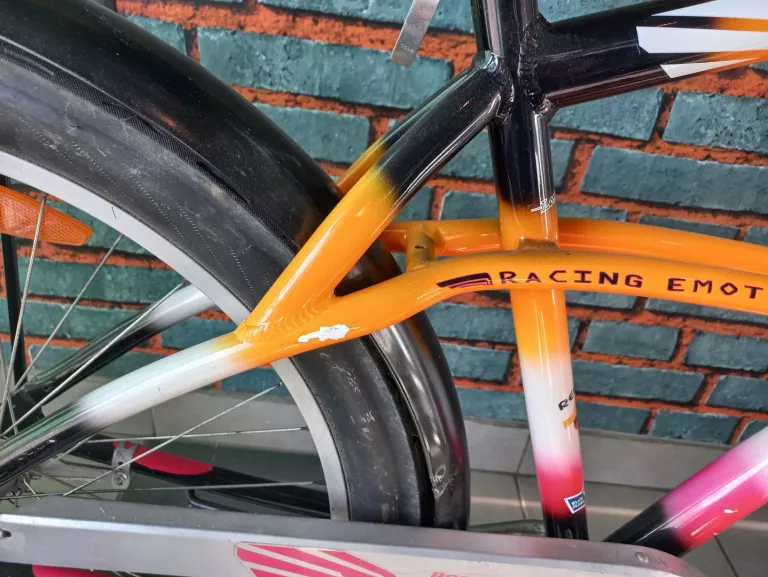 rower-limitowany-repsol-honda-long-beach-06-material-ramy-179-4