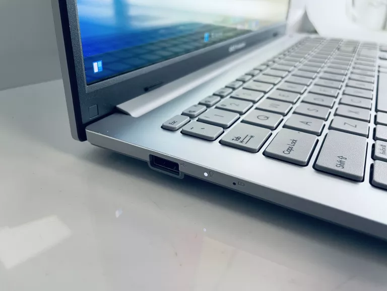 LAPTOP ASUS VIVOBOOK GO E1504FA 15.6" OLED R5-7520U 16GB 512SSD WINDOWS 11