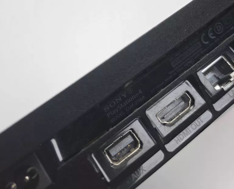 KONSOLA PS4 500 GB + GRY